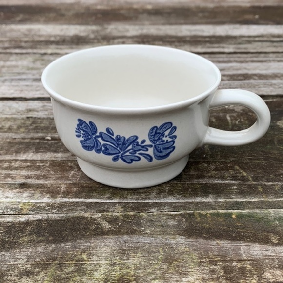 Vintage Pfaltzgraff Yorktowne Coffee / Tea Mug Blue and White - Picture 1 of 8